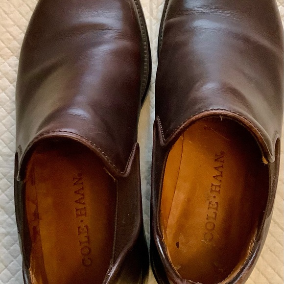 COLE HAAN, all leather, chelsea riding style boot. Soft supple, brown, lined - Picture 4 of 14